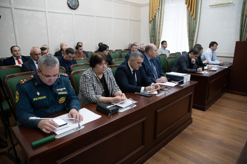 Обсудили вопросы безопасности проведения новогодних и рождественских праздников на территории Карачаево-Черкесии